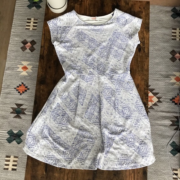 Renee C. Dresses & Skirts - ReneeC blue and white printed dress, M